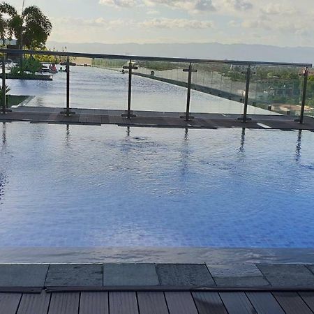 Mactan Newtown Condo With Garden And Ocean View 8Newtown Blvd Lapu-Lapu City Exterior photo