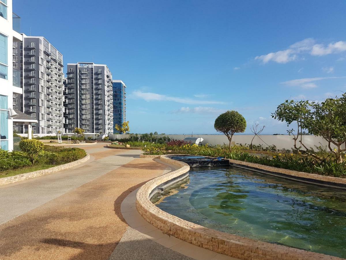 Mactan Newtown Condo With Garden And Ocean View 8Newtown Blvd Lapu-Lapu City Exterior photo