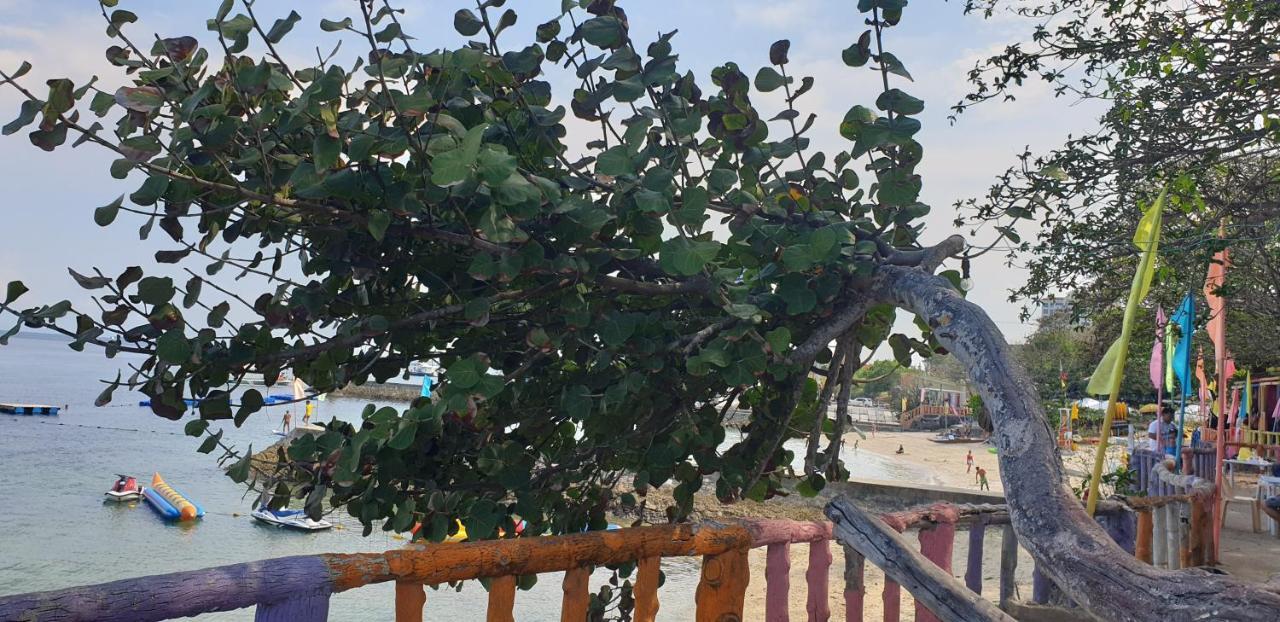 Mactan Newtown Condo With Garden And Ocean View 8Newtown Blvd Lapu-Lapu City Exterior photo