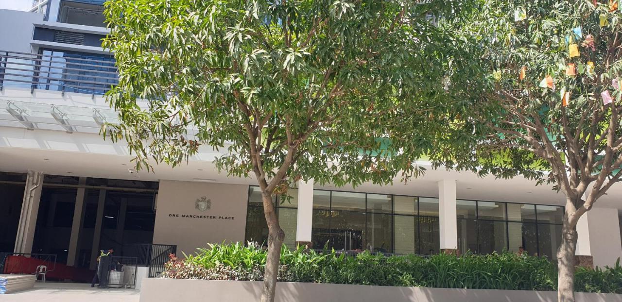 Mactan Newtown Condo With Garden And Ocean View 8Newtown Blvd Lapu-Lapu City Exterior photo