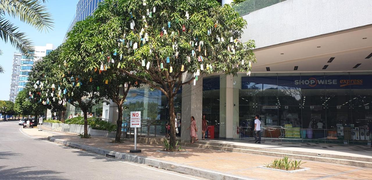 Mactan Newtown Condo With Garden And Ocean View 8Newtown Blvd Lapu-Lapu City Exterior photo